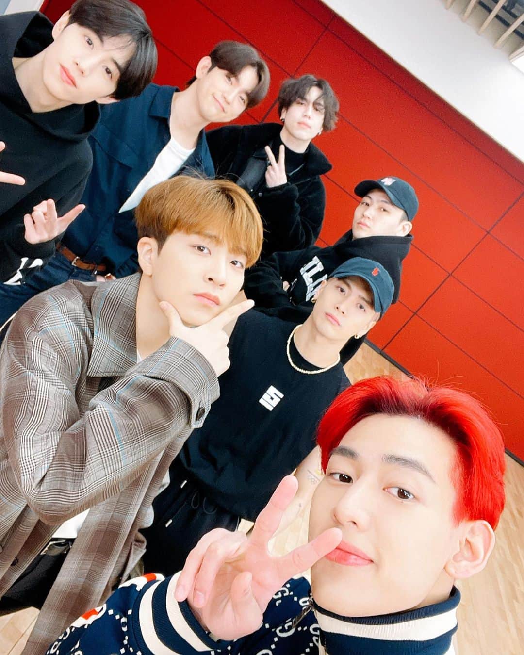 GOT7のインスタグラム：「[ #Piece_Of_GOT7 #💚 ]  아가새는 GOT7의 존재의 이유 의미 끝과 시작🐥 The most important piece💕  I GOT7 is GOT7's reason for existence, the beginning and the end🐥 The most important piece💕  #GOT7 #갓세븐 #IGOT7 #아가새 #GOT7_BreathofLove_LastPiece #GOT7_Breath #GOT7_LASTPIECE」