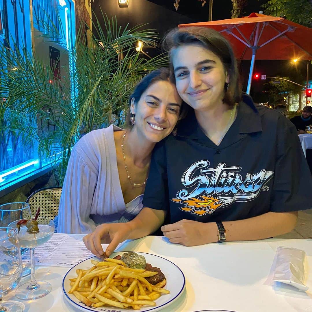 ロレンザ・イゾのインスタグラム：「🍟 to my 🥩 feliz cumpleaños mi Bambi precioso. Just stop getting older ok?」