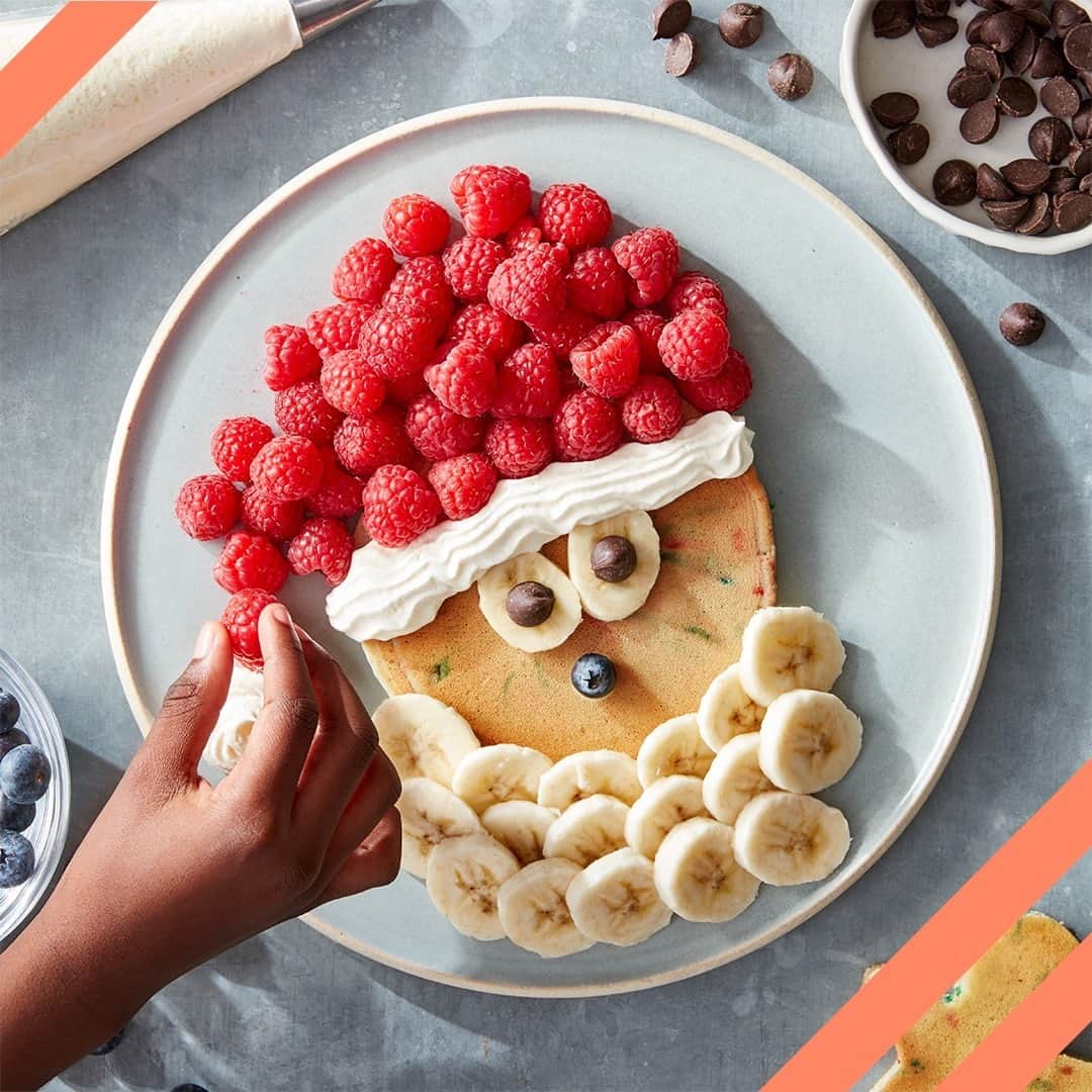 Wal-Mart Stores, Incさんのインスタグラム写真 - (Wal-Mart Stores, IncInstagram)「He sees you when you’re eating, he knows when you have baked. 😉 Enjoy making a festive, holiday-themed breakfast with the fam & give St. Nick a reason to smile.」12月5日 6時05分 - walmart