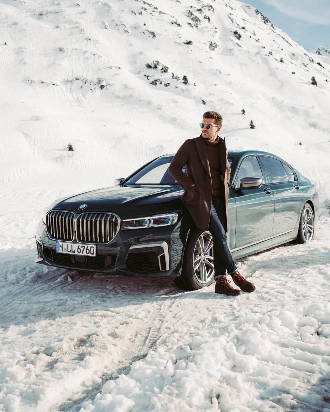 BMWのインスタグラム：「Ascend to new heights.  The BMW 7 Series Sedan. #THE7 #BMW #7Series #BMWrepost @justusf_hansen __ BMW M760Li xDrive Sedan: Fuel consumption in l/100 km (combined): 12.5–12.4. CO2 emissions in g/km (combined): 285–282. Further information: www.bmw.com/disclaimer.  	 Acceleration (0-100 km/h): 3.8 s. Power: 430 kW, 585 hp, 850 Nm. Top speed (limited): 250 km/h.」