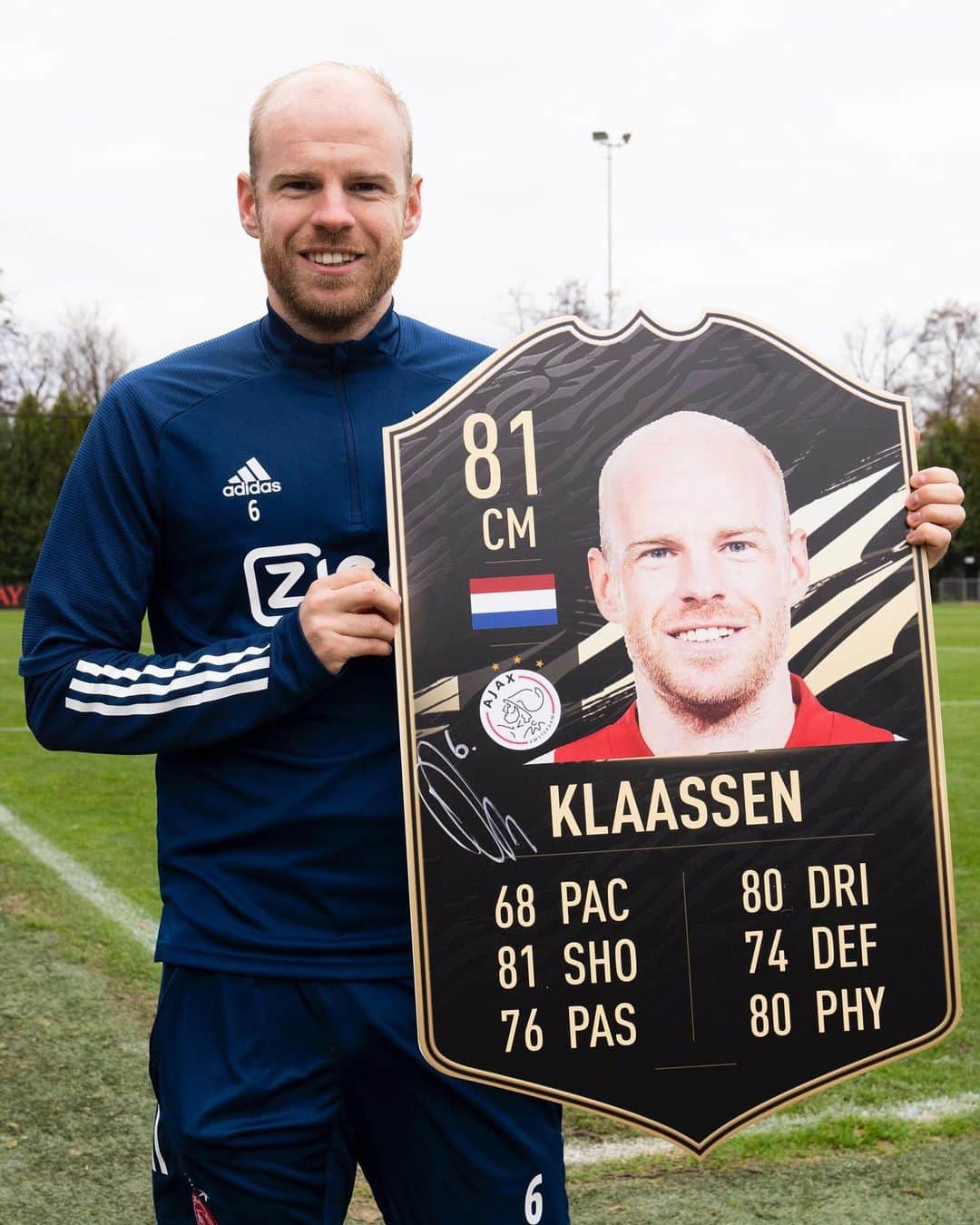 アヤックス・アムステルダムさんのインスタグラム写真 - (アヤックス・アムステルダムInstagram)「#TOTW ➢ @DavyKlaassen 🔥 Want to win this signed card ❓ 🎮 Follow @AjaxEsports 🎮 Tag your @EASportsFIFA friend」12月5日 5時00分 - afcajax