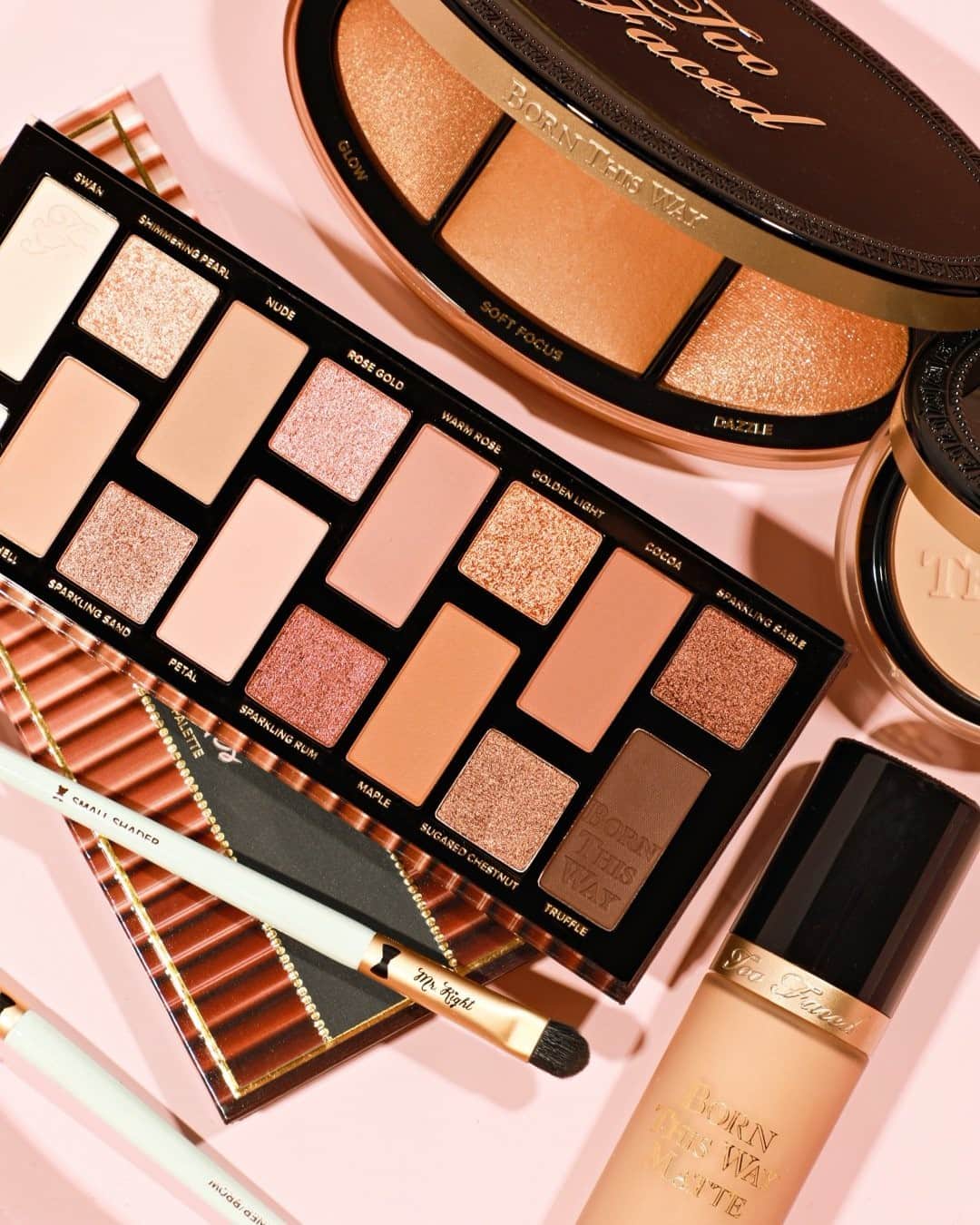 Too Facedのインスタグラム：「Make the season bright & give the gift of complexion perfection this year! 🎁 Create endless looks with our Born This Way Collection, inspired by the beauty of real skin tones! ✨ Available @sephoramiddleeast. #tfbornthisway #toofaced」