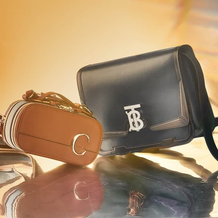 GILTのインスタグラム：「We just dropped a major handbag sale. Tag someone who needs a little luxe in their life.」