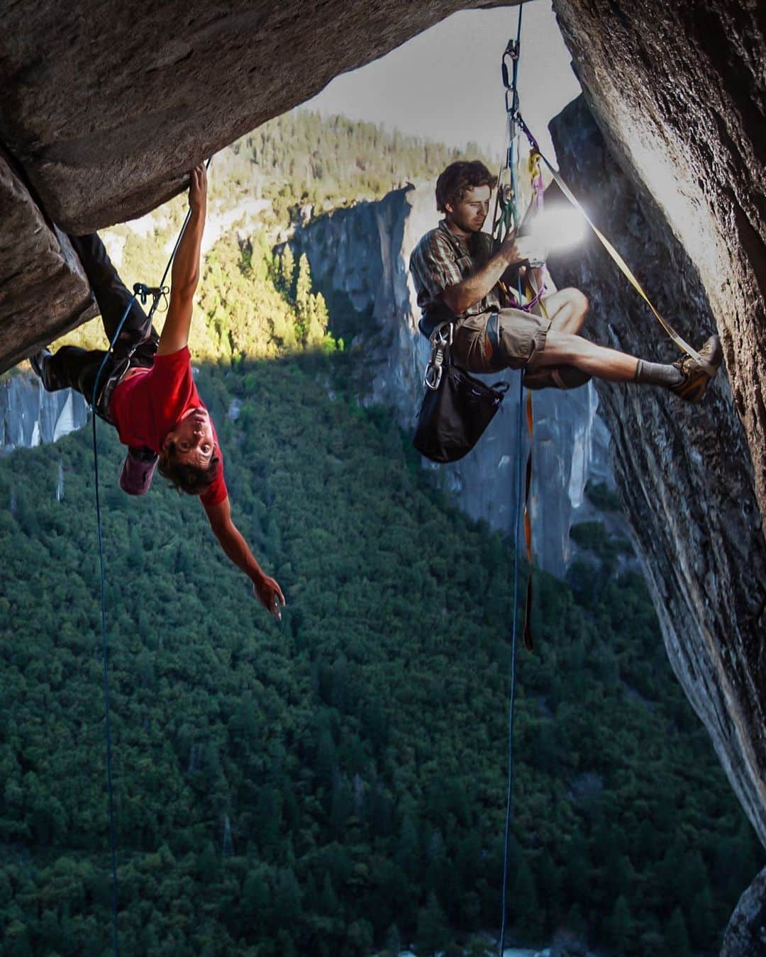 ジミー・チンのインスタグラム：「@alexhonnold and @mikeylikesrocks hanging out on the job. #union15  ⁣ Shot on assignment for @natgeo」