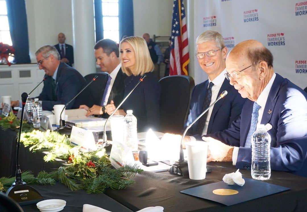イヴァンカ・トランプのインスタグラム：「Grateful for the incredible work our American Workforce Policy Advisory Board has done bringing hardworking Americans off the sidelines and into the workforce. 🇺🇸   📸 from our visit at Indiana Women’s Prison to learn about The Last Mile - an innovative re-entry program.」