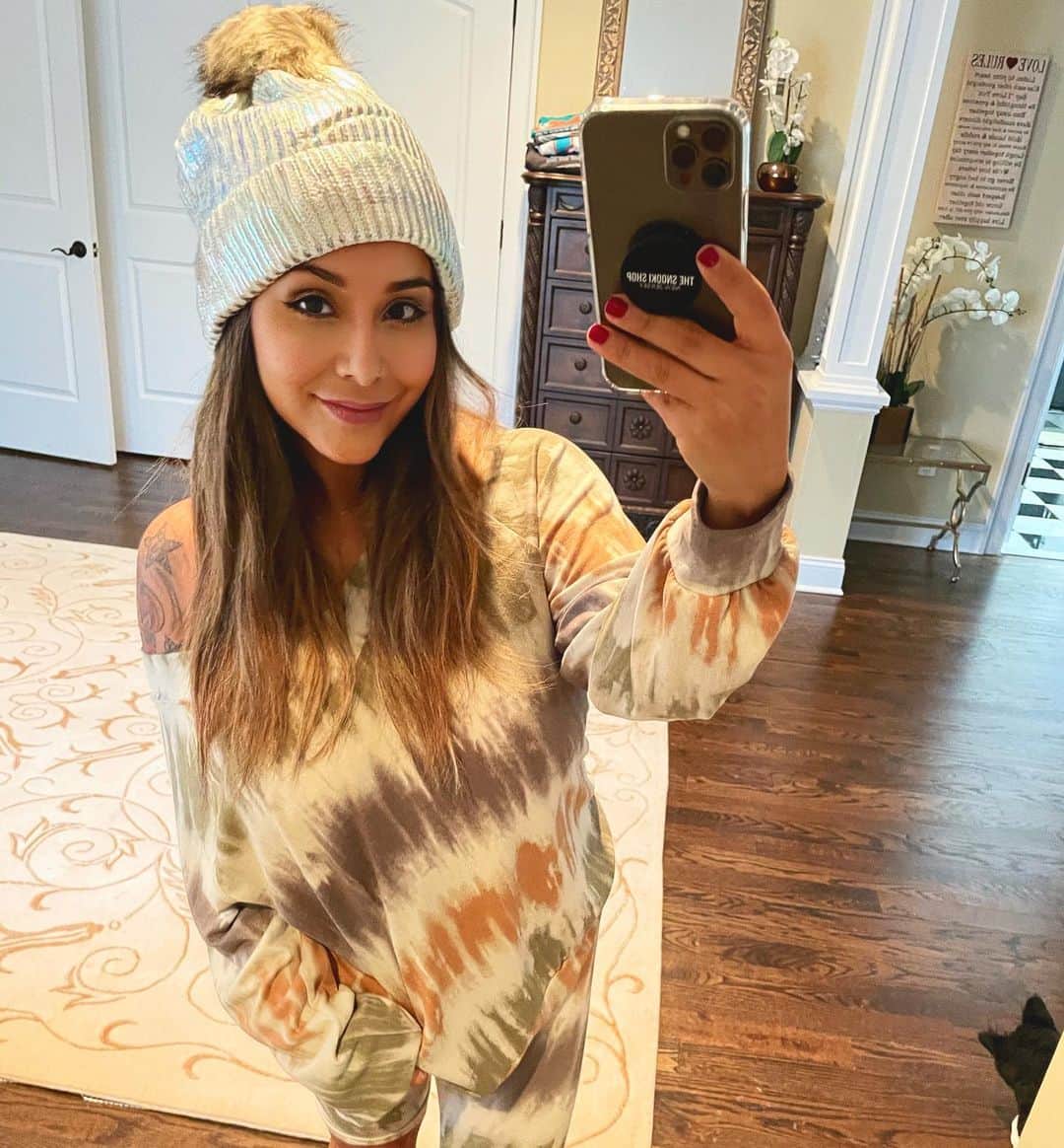 のインスタグラム：「MAWMA! NEW COZIES 🔥 @thesnookishop」
