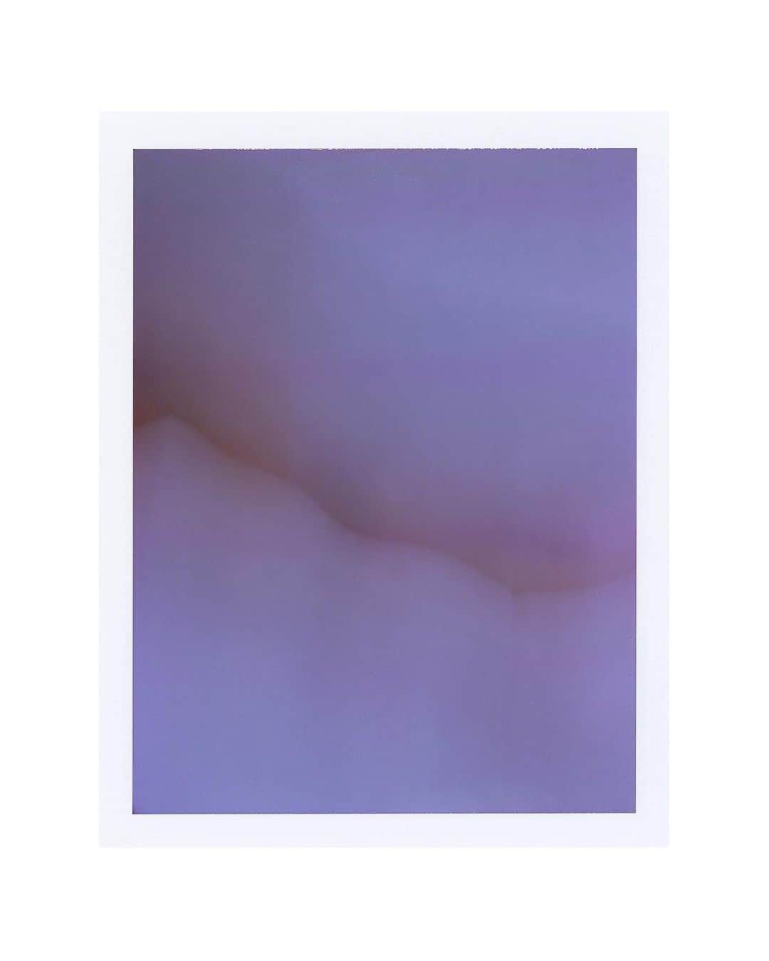 ユーリ・ポドラドチコフのインスタグラム：「untitled polaroids. snippets from readings @icp_creative_practices」