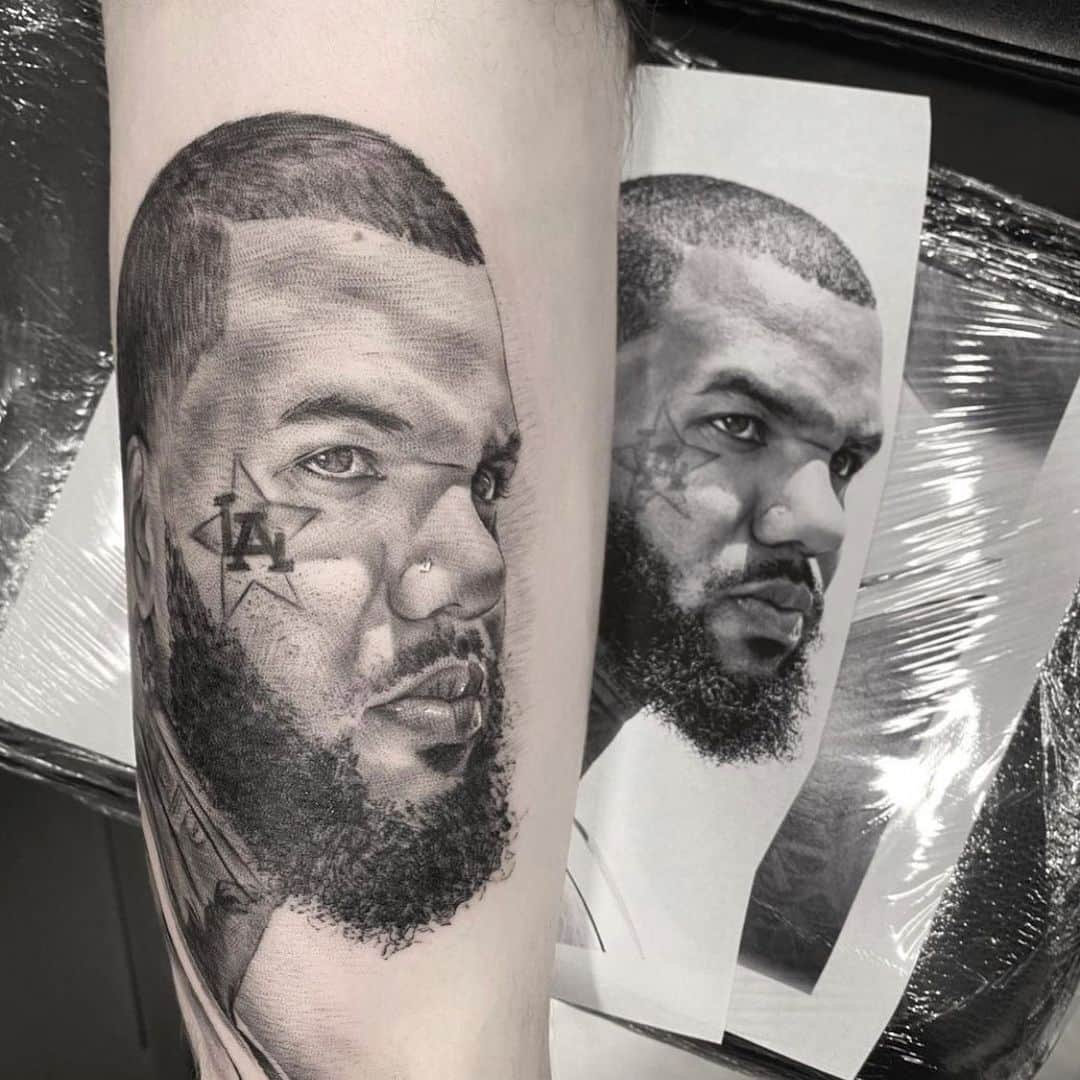 ゲームのインスタグラム：「Always honored & humbled when someone gets me tatted. @ricassoreek this is amazing bro 🙌🏾 I appreciate your art !!! & s/o to my lil bro @cbrickley603 for the tap in 💯」