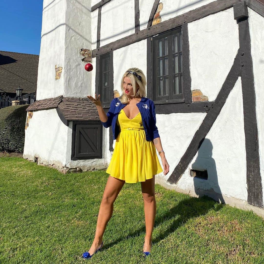 ホリー・マディソンさんのインスタグラム写真 - (ホリー・マディソンInstagram)「Even the poison apple brought about good things . . . 🍎 Look how cute this cottage behind me is. It’s part of a small courtyard apartment complex built in 1931 that is said to have inspired the Seven Dwarfs’ cottage in Disney’s Snow White film. His original studio was located right around the corner, where a Gelson’s now stands. . 📸 @victorialynnlevy  . . . #snowwhitecottages #hyperionstudio #disneybound  #losfeliz . People live here, be respectful if you visit.」12月5日 5時51分 - hollymadison