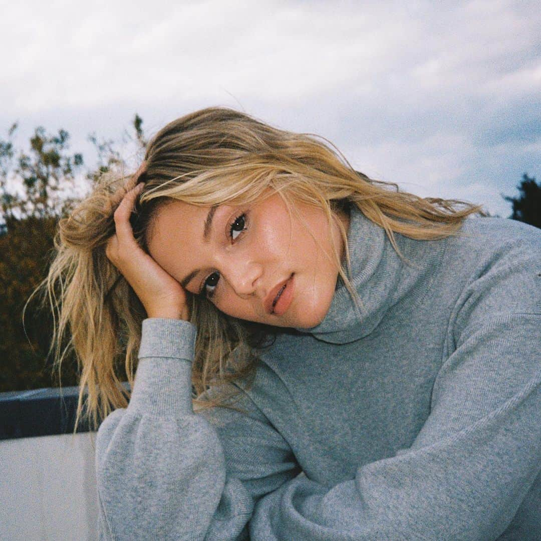 オリヴィア・ホルトさんのインスタグラム写真 - (オリヴィア・ホルトInstagram)「oyyy vay」12月5日 5時43分 - olivia_holt