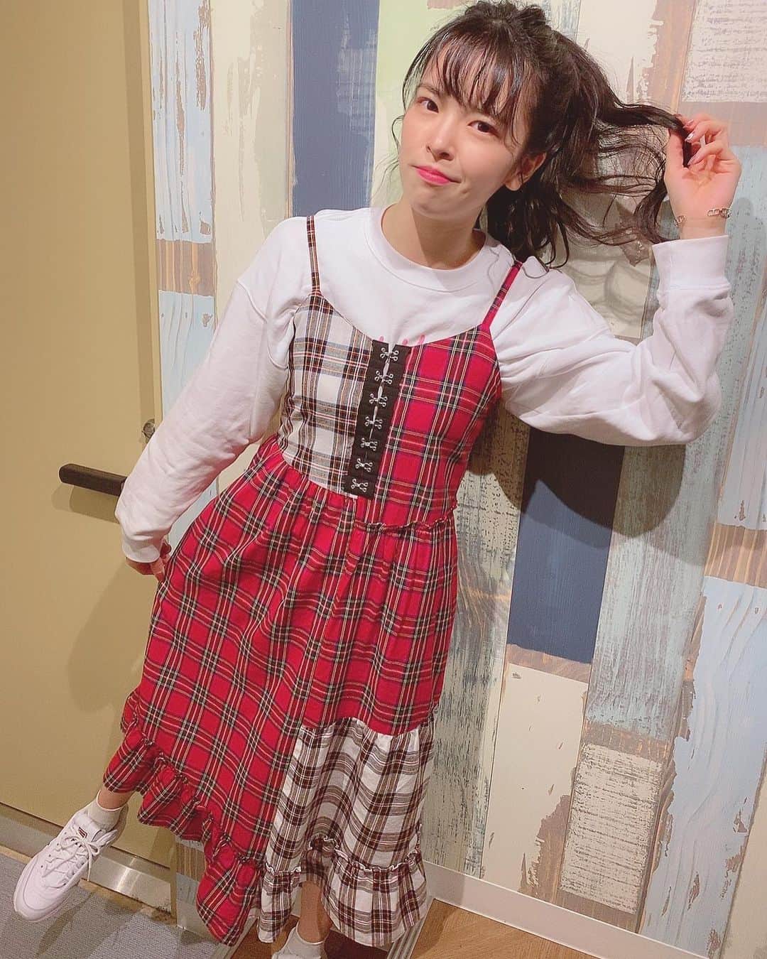 松崎博香のインスタグラム：「昨日の私服🐻♡ ワンピース可愛くてお気に入り🥰  アウター #xgirl  ワンピース #candystripper  トップス #UNIQLO スニーカー #FILA  #instagood #instapic #ootd #ootdfashion #오오티디 #오오티디룩 #맞팔 #맞팔해요 #좋아요반사 #좋아요」