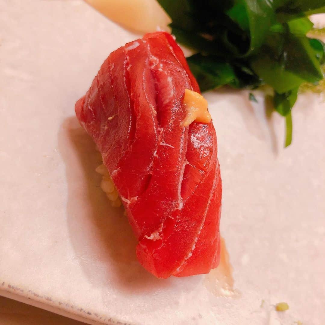 真麻さんのインスタグラム写真 - (真麻Instagram)「とある日のお寿司屋デート❤️🍣と、ホテルお泊まり😝✨ ✩.*˚ クリスマスツリーってテンション上がるよね🤩我が家にも飾りました💕 ✩.*˚ 美味しいお寿司がまだたくさん食べられた時期…もはや懐かしい(笑) ✩.*˚ ✩.*˚ ✩.*˚ #クリスマスツリー #クリスマス2020 #ホテルロビー  #お寿司屋デート #お寿司屋さん  #いつもありがとう❤️  #食べられるうちに食べておく  #妊活記録 #婚活女子 #仲良し」12月4日 21時02分 - masaaoyama3