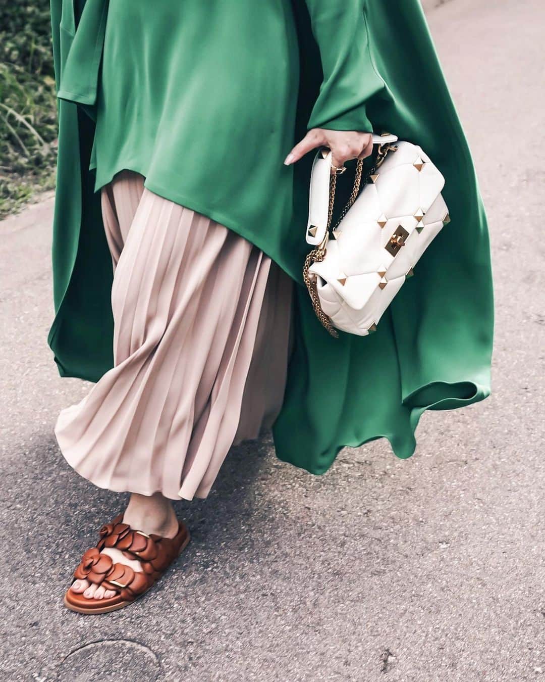 Ruby Kwanさんのインスタグラム写真 - (Ruby KwanInstagram)「☘️ @maisonvalentino #ValentinoResort2021 #RomanStud #rougecloset  📷 @travisng5 Watch @omega #OMEGATresor」12月4日 21時09分 - rougecloset