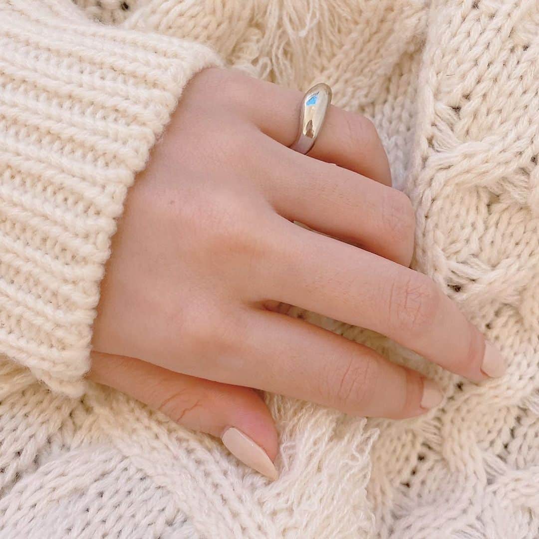 Vannie Officialのインスタグラム：「⠀  【アソートイヤーカフ】  1,500+tax ⠀  見た目にもかわいいイヤーカフ♡ 華奢なフォルムでお顔回りにさりげなく華やかさとトレンド感をプラス◎ お手持ちのピアスやイヤリングとの重ねつけもオススメです♪ ⠀ ⠀ ⠀ #vannie_u#ヴァニーユー #ZOZOでしか買えない⠀⠀  お問い合わせはDMまでご連絡ください‪‪☺︎‬」