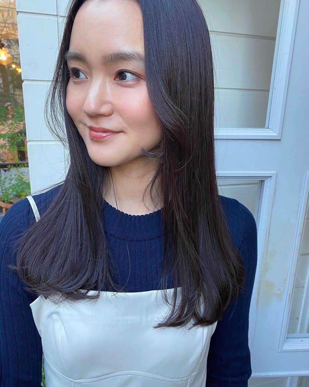 遠藤瞳のインスタグラム：「ヘアメンテナンス💇‍♀️✨ つるっさらにしていただきました💓 地毛風の綺麗な暗めカラーもいつも色んな方に褒めてもらえる🧏‍♀️  @garland_tokyo  @yuumakiiii   いつもありがとうございます💖  #hairstyles」