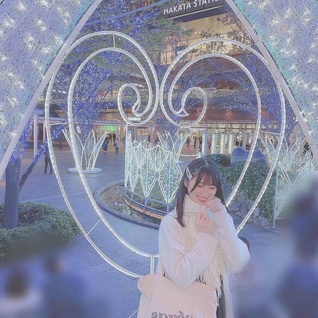 小川紗奈のインスタグラム：「イルミネーションほんとに綺麗だった✨﻿ ﻿ ﻿ ﻿ #イルミネーション #クリスマスマーケット #クリスマスマーケット博多 #博多駅 #クリスマス #follow #followme」