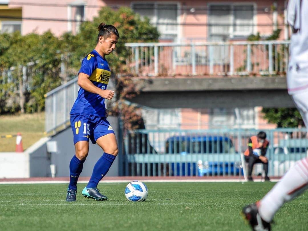 安藝正俊のインスタグラム：「▶︎【 footballer ⚽️ 】  サッカーやってる時の 本気じゃないと生まれない楽しさ 他の趣味には無い境地❗️  結局、サッカーやってる時が一番楽しい👍 : #沖縄 #沖縄SV #沖縄移住 #沖縄好きな人と繋がりたい  #地域リーグ #九州リーグ #地域チャンピオンズリーグ  #本気 #仕事 #人生 #試合 #ライフスタイル #スポーツ #アスリート #サッカー #サッカー選手 #サッカー好き #フットボール #okinawa #okinawalife #lifestyle #soccer #soccerplayer #football #futbol  #footballer #goodvibes #yolo」