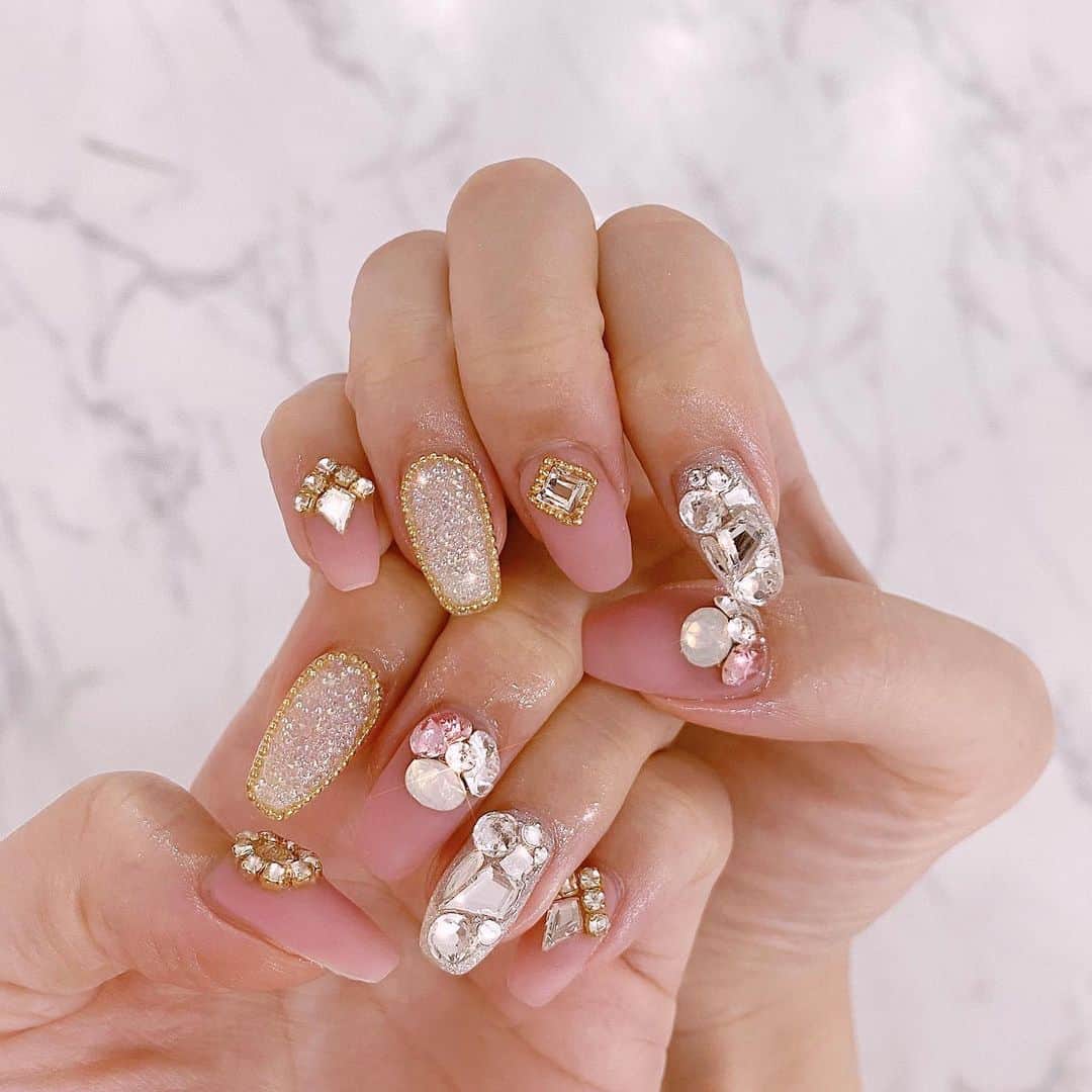𝐧𝐚𝐜𝐡𝐢𝐦𝐮のインスタグラム：「マットネイルかわいい🐻‍❄️💕✨✨」