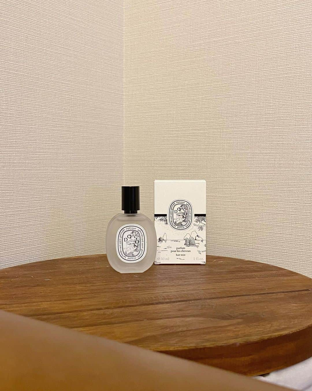 丸山クルミさんのインスタグラム写真 - (丸山クルミInstagram)「@diptyque 🖤🤍✨  #diptyque #doson #フレグランス #ヘアフレグランス #ドソン #ディプティック #香水」12月4日 21時41分 - hiuianela