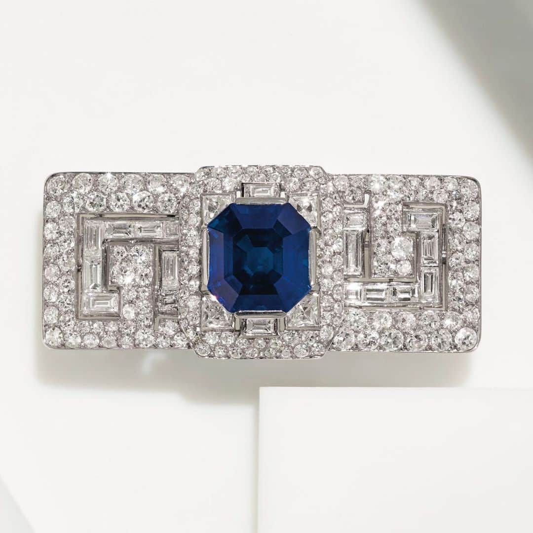 クリスティーズさんのインスタグラム写真 - (クリスティーズInstagram)「Boasting a Kashmir sapphire of 12.64 carats, this Art Deco Cartier brooch was once owned by philanthropist Jean Stralem, who was born into the Lehman banking family and devoted much of her life to the Lighthouse for the Blind, as well as, many other philanthropic endeavors.⠀ ⠀ A Superb Art Deco Sapphire and Diamond Brooch, Cartier, circa 1925. Rectangular-cut Kashmir sapphire of 12.64 carats. Estimate: $1,000,000-1,500,000.⠀ ⠀ Magnificent Jewels — 8 December, New York⠀ ⠀ #jewels #jewelry #jewellery #magnificentjewels #cartier #diamond #sapphire #brooch @christiesjewels #kashmir #kashmirsapphire #artdeco #artdecojewels #cartierartdeco」12月4日 21時38分 - christiesinc