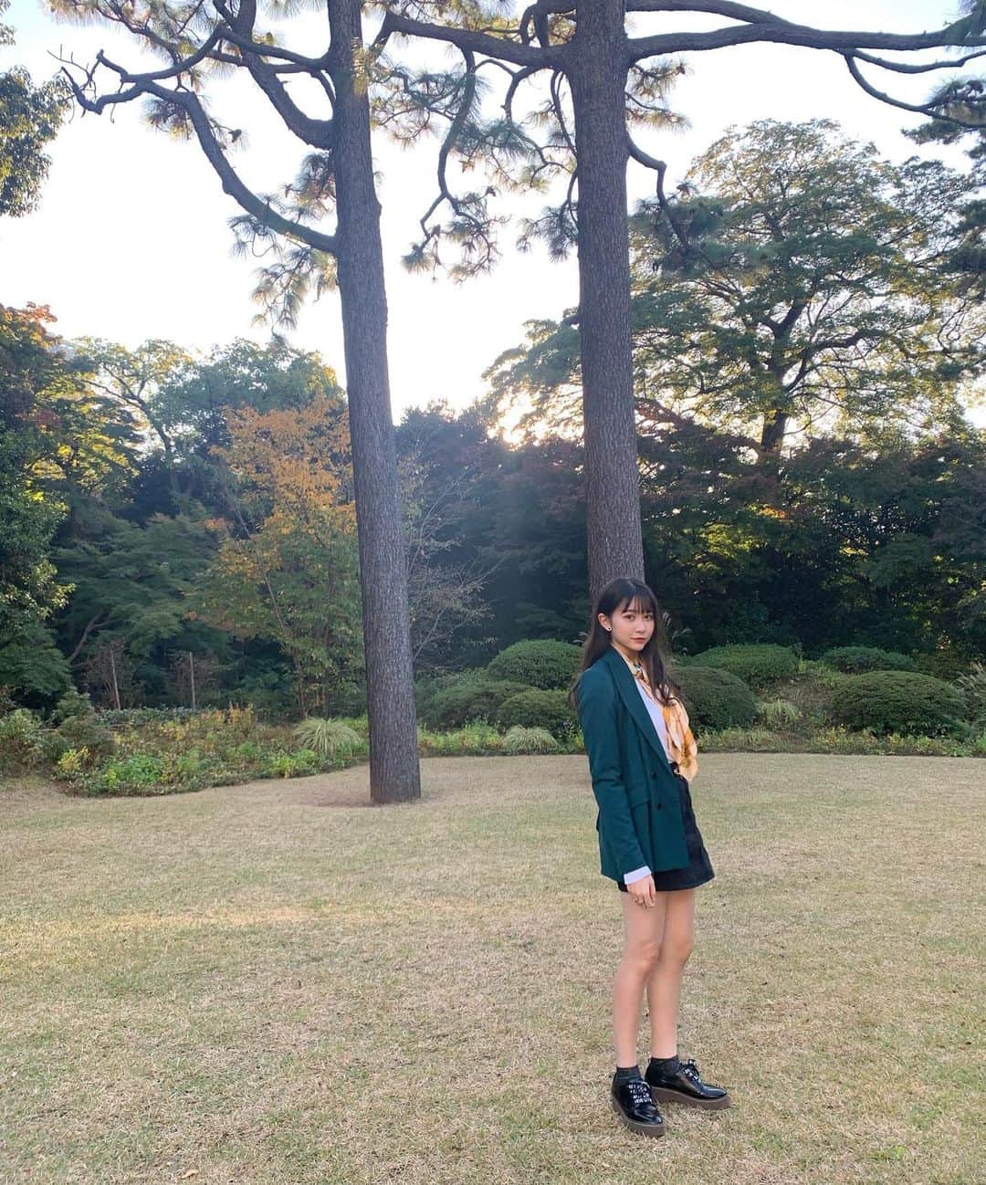 鎌田彩樺さんのインスタグラム写真 - (鎌田彩樺Instagram)「アイコン変えたのきづいたかな❔ #東京都庭園美術館 #美術館 #美術館巡り #cafe #ootd #ootdfashion #fashion #jacket #skirt #scarf #green」12月4日 21時42分 - ayaka_kamata