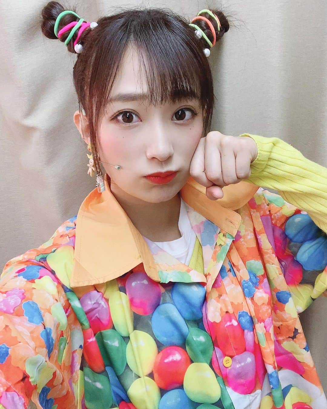 ミクのインスタグラム：「. . 兄妹系喧嘩型YouTuber ぬいるさのぬいちゃんです🐶 2枚目は、るさちゃんと🐵 楽しかったな〜♪ . . 　#舞台 #山田邦子の門2020  　#fashion #hairstyle #ootd #makeup #kawaii #instagood #likeforlikes」