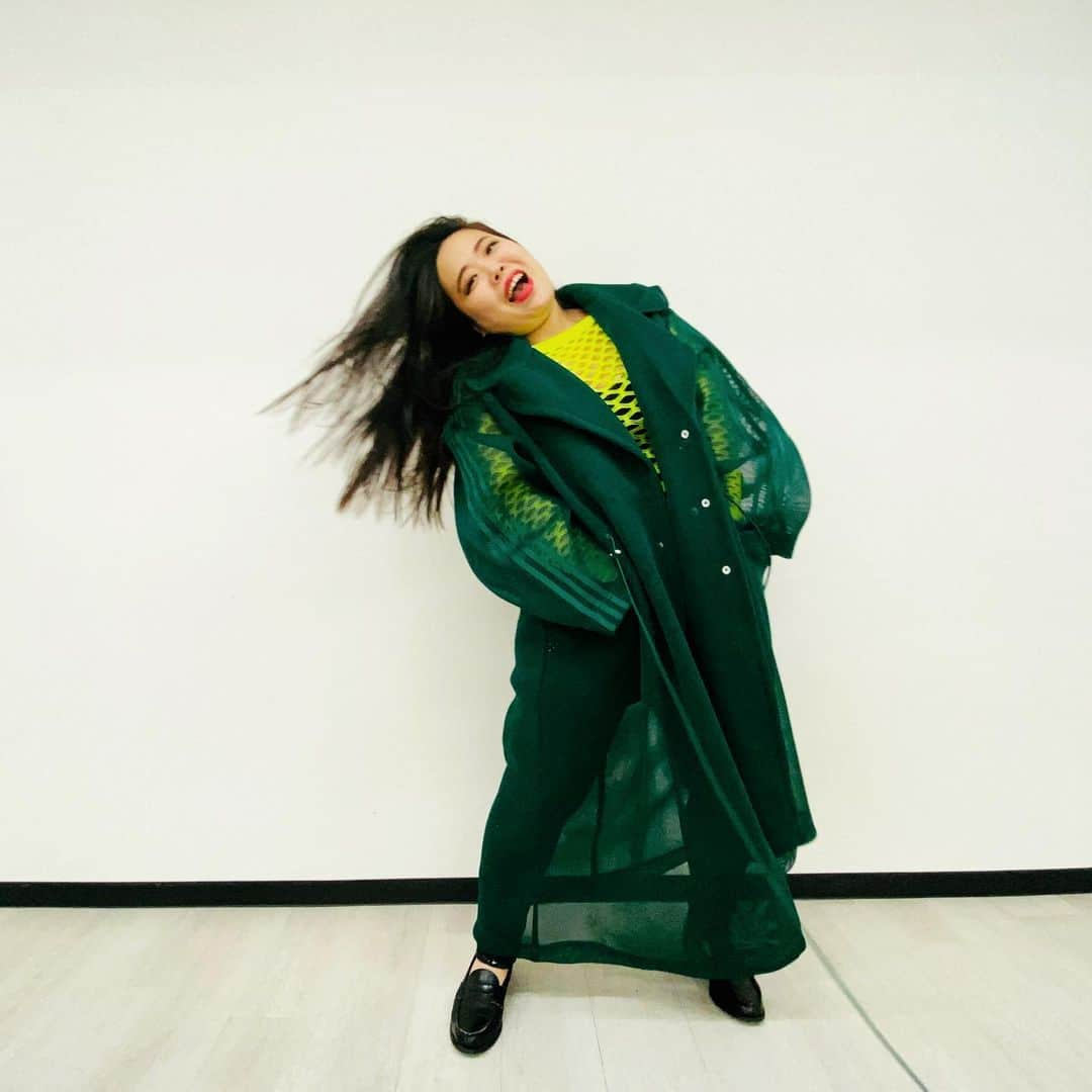 大納言光子さんのインスタグラム写真 - (大納言光子Instagram)「Adidas × IVY PARKコート(GREEN） ビヨンセとアディダスのコラボ第2段  #adidas #adidasoriginals #adidasxivypark #adidasivypark #beyonceivypark #アディダス #アディダスオリジナルス #アディダスivy #アディダス大好き芸人 #アディ子 #ivypark #ivyparkxadidas #dinagonmitsuko #iloveadidasoriginals  #beyonce #大納言光子アディダスコーデ @adidasoriginals @weareivypark」12月4日 21時47分 - dinagonmitsuko