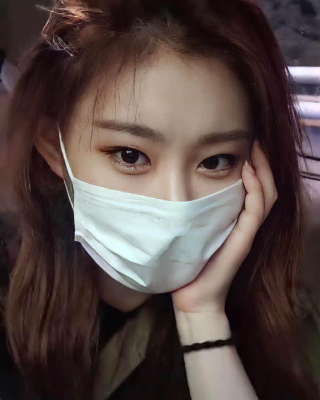 チェリョンのインスタグラム：「잘 자요 🖤」