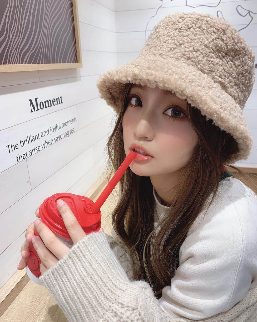 いっちゃん/嶋津 いつみのインスタグラム：「. . 最近変えたメイクとか 髪の巻き方とか嬉しいことに 質問いただくので 久しぶりに動画撮ってみようかと思ってる…♥♡♥ . . . . でもオシャレに編集は出来ない😂ww . . . . .  #関西  #関西サロモ  #サロンモデル #サロモ #いっちゃん  #フリーモデル #関西モデル  #あざといっちゃん #かわいっちゃん #いっちゃんコーデ  #ブライダルモデル #アレンジモデル #ヘアカラー  #ヘアアレンジ #くしゃ顔」