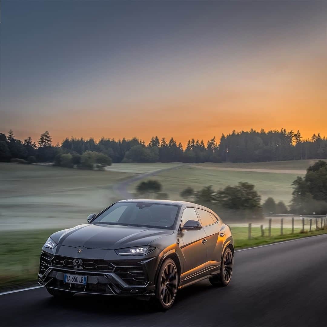 ランボルギーニのインスタグラム：「To unlock any road means to see all paths, even that of your everyday journey, under a new light. What lights them up? Lamborghini Urus.  #Lamborghini #Urus #UnlockAnyRoad #LightsOnLamborghini」