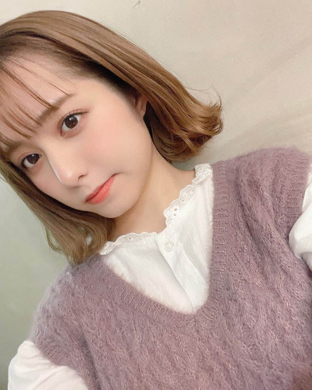 前田美里のインスタグラム：「久々に甘めな格好した。🍭 . .  #金曜日 #私服 #甘めコーデ  #photo #ファインダー越しの私の世界 #被写体 #写真好きな人と繋がりたい  #おうち時間 #stayhome #写真 #ヲタク #櫻坂46 #欅坂46 #日向坂46 #フォロー #フォロワー募集中  #idol #fashion #wedding #japanesegirl #follow #followme #좋아요 #팔로우미 #팔로미 #오오티디」