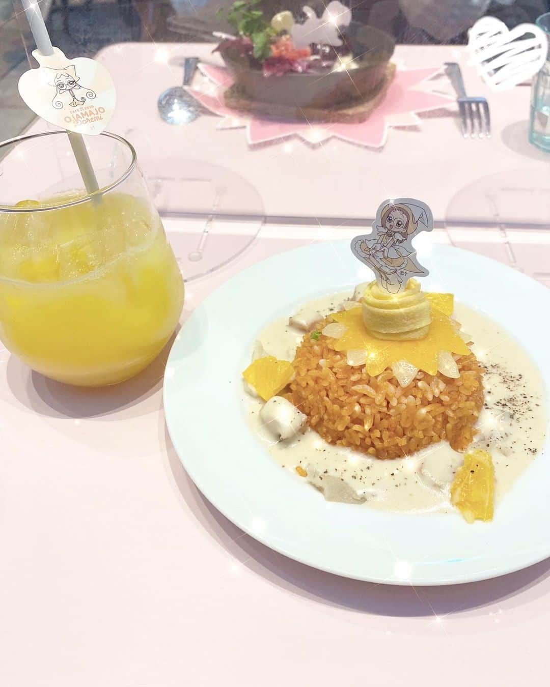 町田穂花のインスタグラム：「. . #おジャ魔女どれみカフェ 行ってきた☺️🤍 . 色々見てて美味しそうだなって思うやつ頼んだら、はづきちゃんセットになってた！（笑） . めちゃめちゃ内装もかわいかったし、美味しかったし、幸せだたな( ˶ˆ꒳ˆ˵ )‪‪❤︎‬ . #おジャ魔女どれみ #おジャ魔女どれみ20周年 #カフェ #量産型ヲタク #量産型コーデ #量産型 #量産型女子 #ウェーブ巻き #藤原はづき ちゃん #ガーリーコーデ」