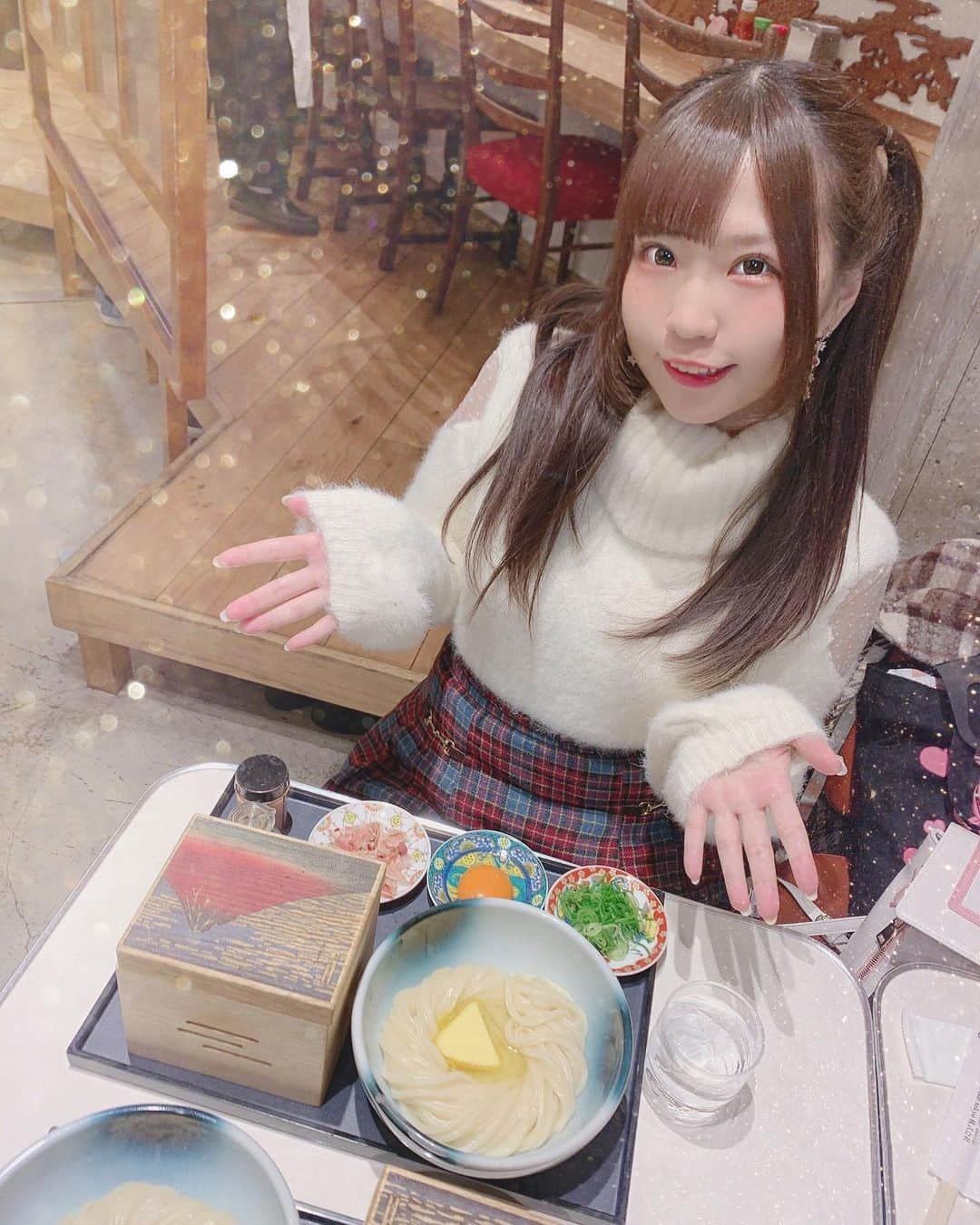 城崎ひまりさんのインスタグラム写真 - (城崎ひまりInstagram)「食べてみたかった「究極の釜玉うどん」 葵さんに連れてってもらった(*´ω｀*)✨ めちゃめちゃ濃厚で美味しかった！！ 今度はカルボナーラうどん食べたい🥺 . . . . #うどん #麺 #究極の釜玉 #原宿 #裏原宿 #麺散 #グルメ #girl #idol #code #swankiss #fint #MocATokyo #ランチ #lunch #followme」12月4日 22時10分 - shirosakihimari