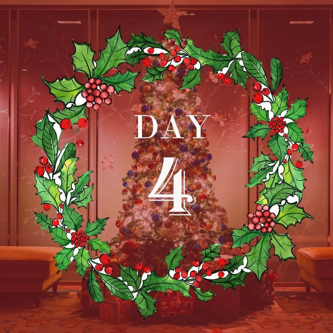 Shangri-La Hotel, Tokyoのインスタグラム：「【Count down to Christmas Day 4】   ホテル館内のクリスマスデコレーションも準備が整いました！ 玄関のアドベントカレンダー以外、今年のデコレーションテーマカラーはブルー、赤とゴールドです。心躍る季節の始まりますね！ ぜひ、遊びに来てください！お待ちしております。  Christmas decorations are all ready! The theme color this year is blue, red & gold, come visit the special Christmas tree and Advent Calendar for the daily surprise gift! Looking forward to welcoming you soon!  #シャングリラ東京 #東京 #銀座 #丸の内 #東京ホテル #ラグジュアリーホテル #GoToトラベル #GoToキャンペーン #クリスマスデコレーション #shangrila #shangrilatokyo #Tokyo #Marunouchi #Ginza #LuxuryHotel #TokyoHotel #FutureTravelGuide #FutureTravel #christmasdecorations」
