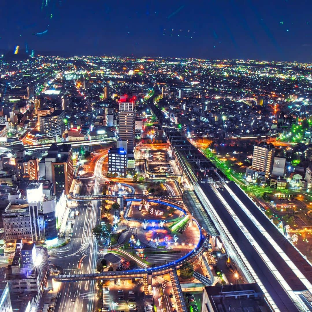 永田薫さんのインスタグラム写真 - (永田薫Instagram)「岐阜の夜🌃  #岐阜市 #岐阜駅 #ひょうたんイルミネーション #イルミネーション #ポートレート #一眼レフ #カメラ好きな人と繋がりたい 笑」12月4日 22時11分 - kaoru_nagata1006