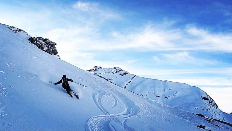 Bastian Bakerさんのインスタグラム写真 - (Bastian BakerInstagram)「#snow @dpm_snowshop @diablerets @glacier3000.ch on en profite tant qu’on peut!」12月4日 22時13分 - bastianbaker