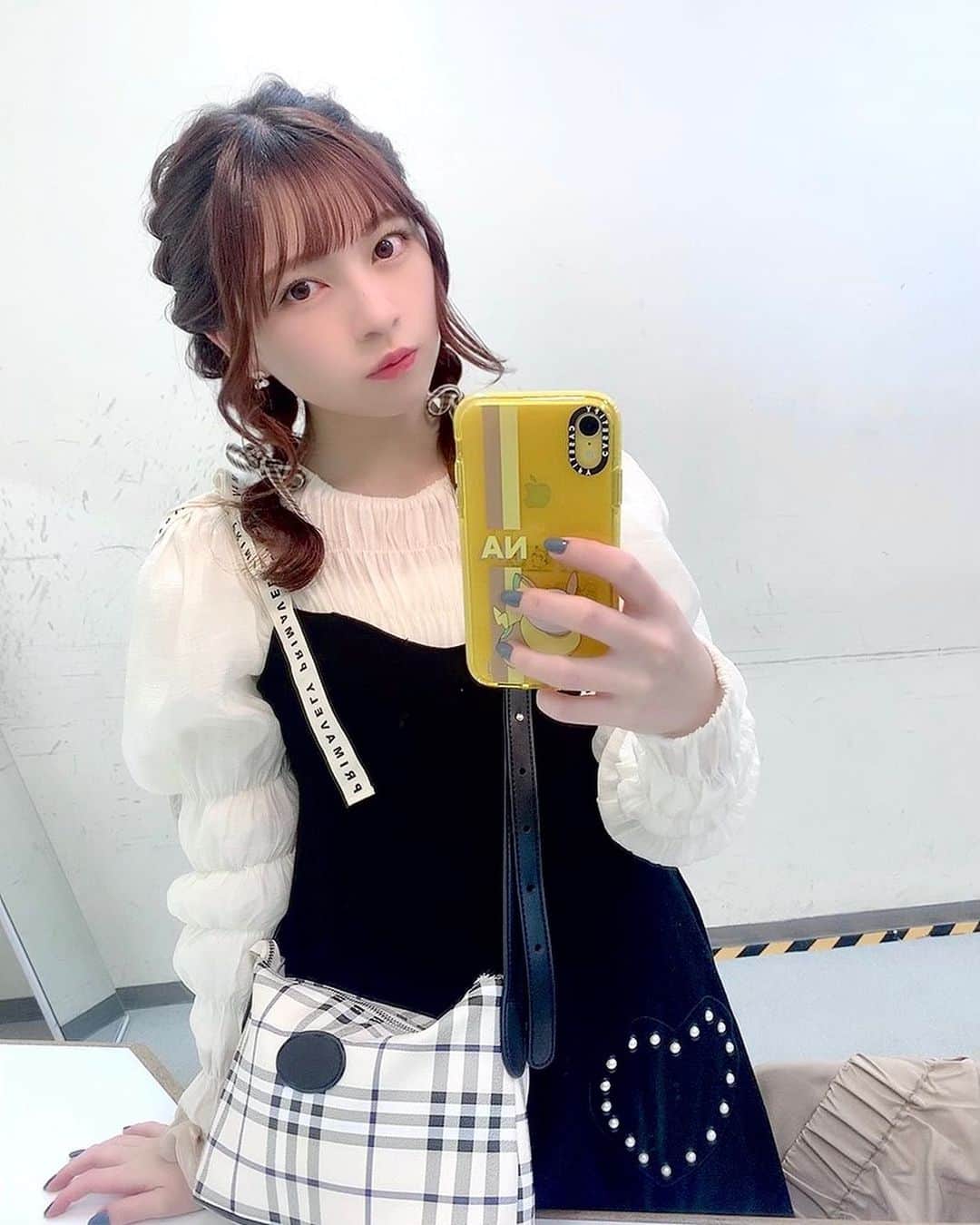 廣川奈々聖のインスタグラム：「🐈🤍﻿🤍 ﻿ ﻿ 可愛いヘアアレンジしてもらったんだ〜﻿ また載せるね ☁﻿ ﻿ ﻿ ﻿ネイルも変えた！ ﻿ ﻿ #ななせのふく#ヘアアレンジ#ツインアレンジ#編み込みアレンジ#みつあみアレンジ#私服#今日のコーデ#jumiitokyo#セルフネイルレッスン #casetify#鏡越し#todayscode#いぬぬわん」