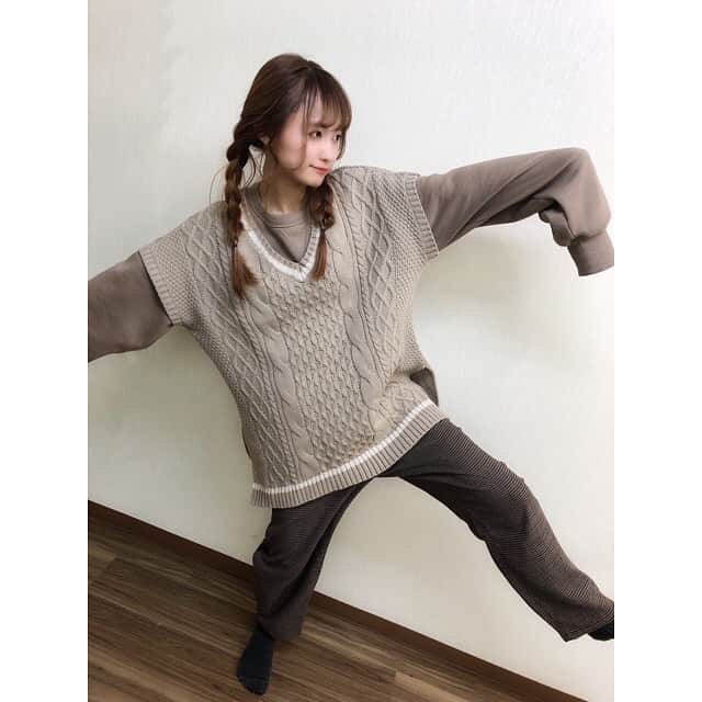 三浦菜々子さんのインスタグラム写真 - (三浦菜々子Instagram)「へんてこぽーず  相変わらずずるだぼなサイズ感が大好きです。  #いつかの私服さん #消えちゃいそうな色コーデ」12月4日 22時19分 - miura_nanako