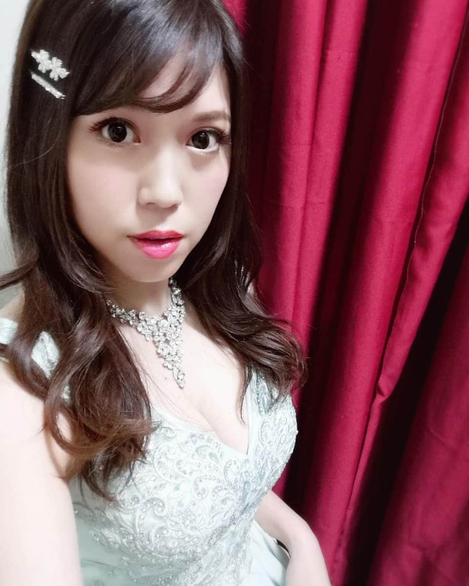 瀬戸マドカさんのインスタグラム写真 - (瀬戸マドカInstagram)「🎙️ステージメイク💄2ステージ目は青みピンクChange!#つり目メイク #逆ベ #ピンクメイク #ピンクアイシャドウ  · · · #瀬戸マドカ #瀬戸マドカ歌謡ショー #衣装 #楽屋 #メイクチェンジ #跳ね上げライン #はねあげライン #青みピンク #イエベメイク」12月4日 22時27分 - madokaseto