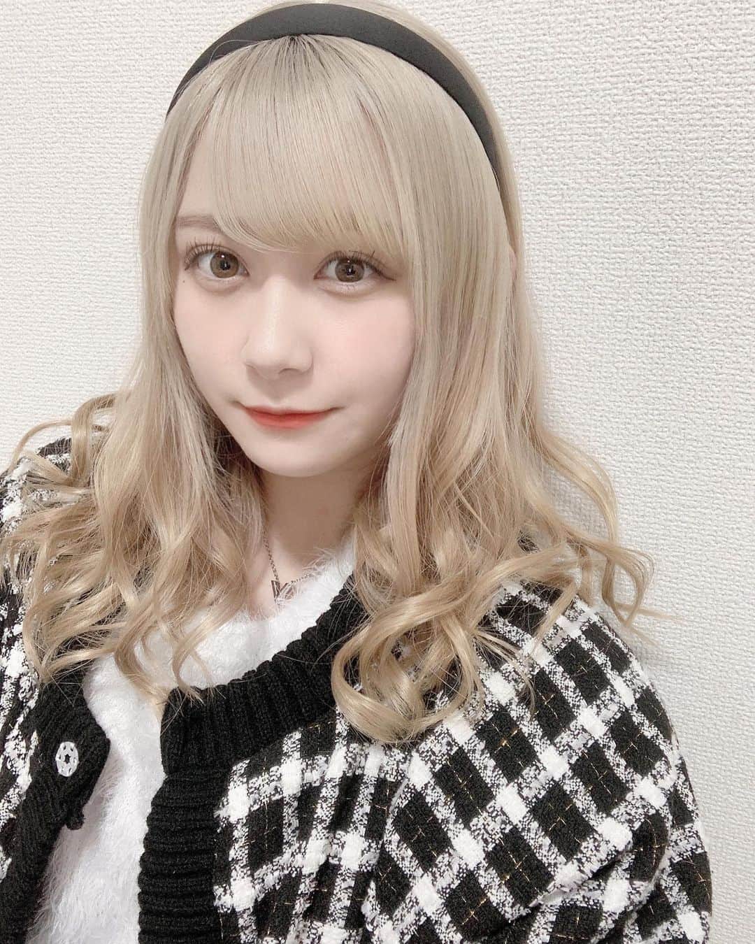 兼次桜菜さんのインスタグラム写真 - (兼次桜菜Instagram)「髪色が明るいと肌の色も白く見えるネ🤍」12月4日 22時30分 - kaneshisana