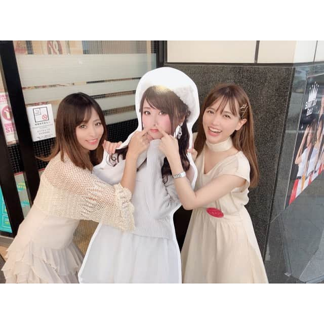 三島ゆかりさんのインスタグラム写真 - (三島ゆかりInstagram)「先日のみぽりんと一緒やった時の写真〜💕📷 推しとのお仕事は楽しいね☺️✌️ 今月も23日(水)が一緒だよ🍑🍎 今から楽しみ🎄🤶✨ 次スケジュールアップします🗓 #三島ゆかり #ゆかりんご #水木美穂 #みぽりん #来店 #私服 #京都 #ベージュコーデ #リンクコーデ #ドレスコード #ドレスワンピース #星崎柑那 #等身大パネル #鼻ほじ #いたずら #instagood #instalike #instafashion #instafollow #instapic」12月4日 22時31分 - apple340