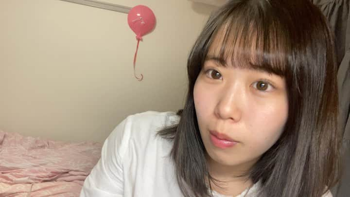 杉山まひろのインスタグラム：「お久しぶりです😚 ミスコンの活動が終了して早く一ヶ月半、、、ということで今回は、ミスコンを終えても続けている自信作りについて❤️！ミュゼさん(@museeplatinum_insta )のお気に入りの商品の「薬用スムーススキンコントロール ミルクローション」を紹介します🎄  実はわたし、ミルクローションはべたべたするものが多いイメージで苦手だったんですけど、、、このミルクローションはしっとりしてるのにべたべた感がなくて、ほんとに使いやすいんです！！すーっと肌になじむかんじ❤️ これからの乾燥する季節に使っていきたいと思います🎄  #ミュゼ #musee #ミュゼプラチナム #museeplatinum #ミュゼ女子 #ミュゼキャン2020 #ミュゼともっと好きな自分へ #ミルクローション #ミュゼコスメ #コスメ #脱毛 #ミュゼ肌」