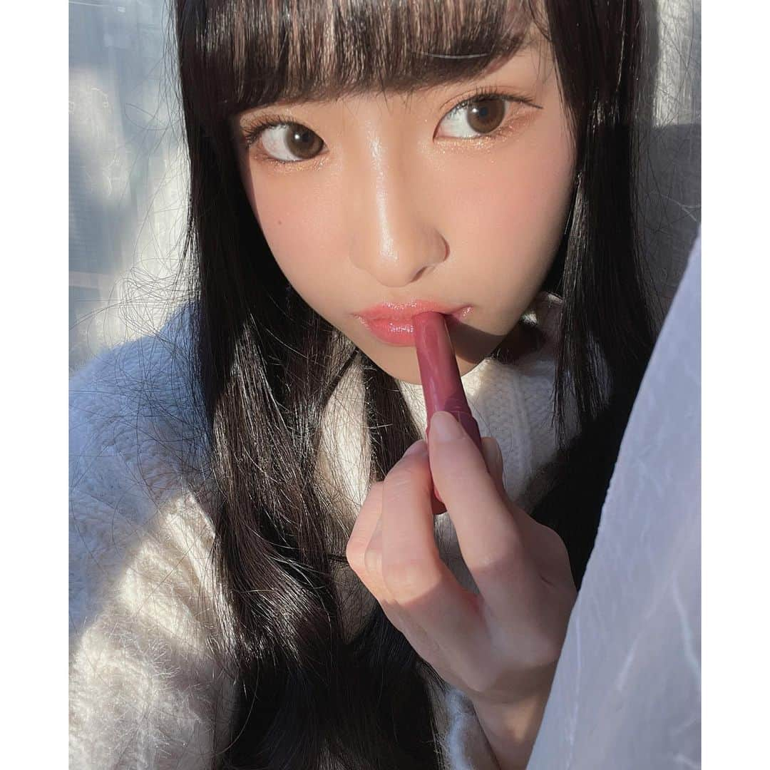 岡本怜奈さんのインスタグラム写真 - (岡本怜奈Instagram)「♡﻿ #さよならピンク 💋﻿ ﻿ ﻿ #恋なんかnothankyou !﻿ 完全限定生産盤でしか手に入らない、﻿ さよならピンク💄💗﻿ ﻿ ラメ入りでキラキラしてて、﻿ めっちゃ可愛い*.(๓´͈ ˘ `͈๓).*﻿ ﻿ ﻿ 大切に使います(*˘︶˘*)﻿ ♡﻿ ♡﻿ #nmb48 #bidol #つやぷるリップ #アカリップ﻿ #リップ #メイク #コスメ #happy #Instagood﻿ #岡本怜奈 #れなたん #たんたんコスメ ﻿ #コスメ #ポーチの中身 #コスメ紹介 #コスメマニア ﻿ #メイク #cosmetics #make」12月4日 22時42分 - renatan1222