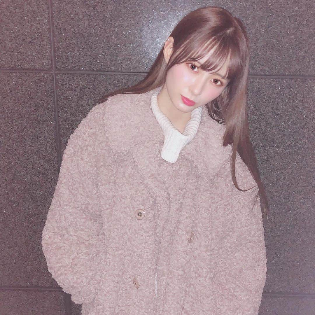 生田衣梨奈さんのインスタグラム写真 - (生田衣梨奈Instagram)「♥私服♥﻿ ﻿ 私服のアウターがめちゃくちゃかわいいんだーー！！﻿ ﻿ titty&Co.さんの♥﻿ ﻿ ダッフィーに慣れそうじゃない？？？﻿ ﻿ モコモコ女子すきですか？？？﻿ ﻿ いまから譜久村聖ちゃんと一緒に﻿ ゲーム実況をやるからハロ通LIVEみてね！！！﻿ ﻿ YouTubeからみれます！！！﻿ ﻿ ﻿ ﻿ #morningmusume20 #モーニング娘20﻿ #helloproject  #顔面国宝﻿ #えりぽんかわいい #アイドル﻿ 存在が #インスタ映え #かわいい﻿ #Love #beauty﻿ #followme #makeup﻿ #Instagram #生田衣梨奈のVSゴルフ﻿ #메이크업 #얼스타그램﻿ #ig_Japan #팔로미﻿ #フォロー歓迎 #ootd﻿ #アウター #tittyandCo﻿ #ELEYVSGOLF  #YouTube﻿ #いいね #写真﻿ #IDOL #골프﻿ #SELFIE #셀카」12月4日 22時34分 - erina_ikuta.official