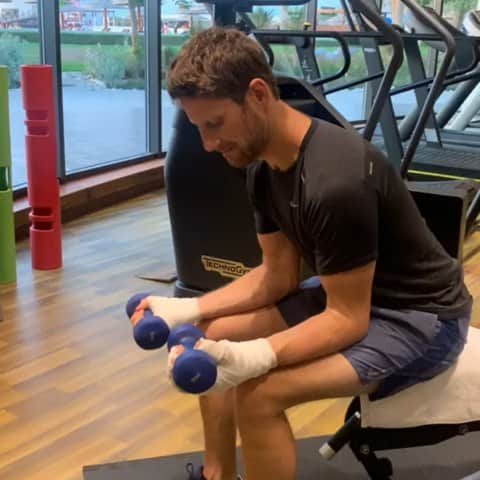 ロマン・グロージャンのインスタグラム：「Work work work.  #roadtoAbuDhabi」
