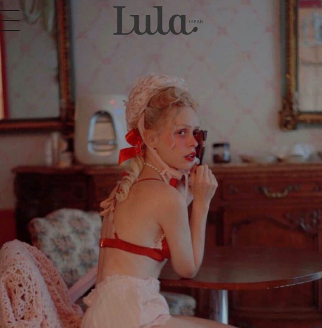 ペティート・メラーさんのインスタグラム写真 - (ペティート・メラーInstagram)「Talking to ❤️ @lula_japan ❤️ about my new song #DYINGOUTOFLOVE #Lula Check my story for the article #PetiteMeller #lularoe」12月4日 22時46分 - petitemeller