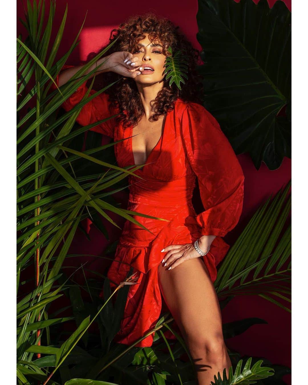 ジュリアナ・パエスのインスタグラム：「Solte suas feras(mas de máscara)💃🏾😷❤️」