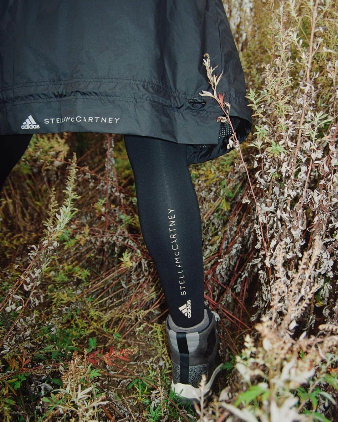 adidas Womenさんのインスタグラム写真 - (adidas WomenInstagram)「New adidas by @StellaMcCartney is in. 😍​ Swipe to explore the Winter Workout Wardrobe. ​  It features tactical outerwear with versatile layers, giving you freedom to move in your own style. ​  ​Shop the collection now at adidas.com/Stella, availability depends on your country.​ ​ Captured by @annamalize, featuring: @ok.nys and @ou.mou ​」12月4日 23時00分 - adidaswomen