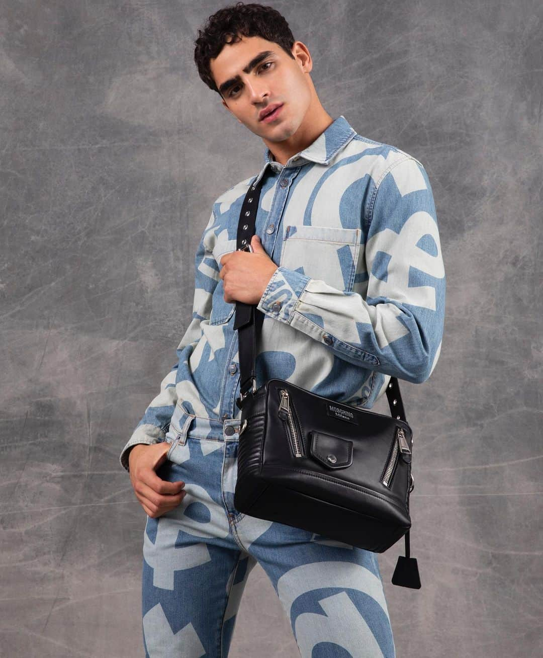 ジェレミー・スコットさんのインスタグラム写真 - (ジェレミー・スコットInstagram)「$YMBOLS IN DENIM !&#?@ MY @moschino PRE FALL MEN’S COLLECTION STARRING @jhona_burjack !」12月4日 22時52分 - jeremyscott