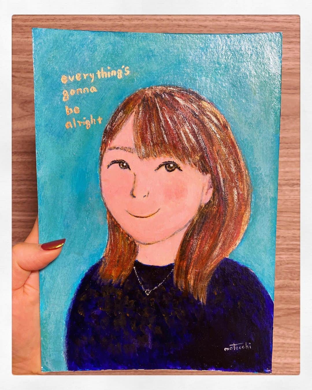 小川麻琴さんのインスタグラム写真 - (小川麻琴Instagram)「「心温まる詩を描く方だなぁ」と、いつもツイートを見て気になっていた @motocchi_art さんの個展が東京であるという事で行ってきました。  SNS上で見ていた素敵な言葉やイラストに生で触れる事ができ、とても貴重な時間を過ごせました😌  記念に絵本を購入。 温かい言葉って心を元気にしてくれるよね。  似顔絵も描いて下さいました😌 「every thing's gonna be alright」 メッセージまで、わざわざ嬉しいです🌈✨  #motocchi #motocchiさんの言葉  #motocchiさんのイラスト  #温かい #個展開催中」12月4日 22時57分 - 1029_makoto